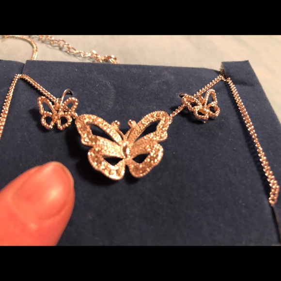 Butterfly 🦋 Necklace & Earrings Gift Set NIB - Picture 2 of 6